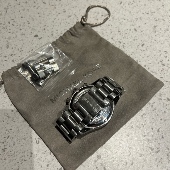 Michael Kors Watch - Picture 3 of 4